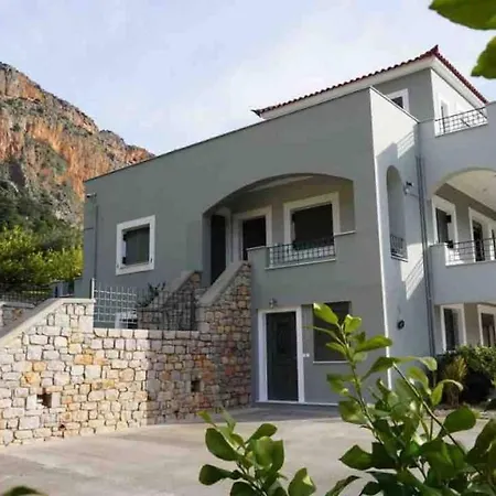 Giorgos's Luxury Apartment. Tatil Evi Leonídion