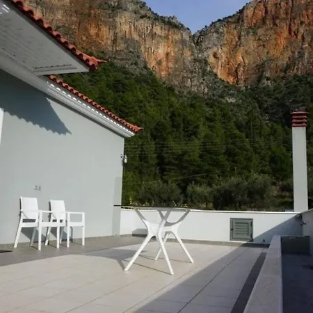 Дом отдыха Giorgos's Luxury Apartment. Леонидион