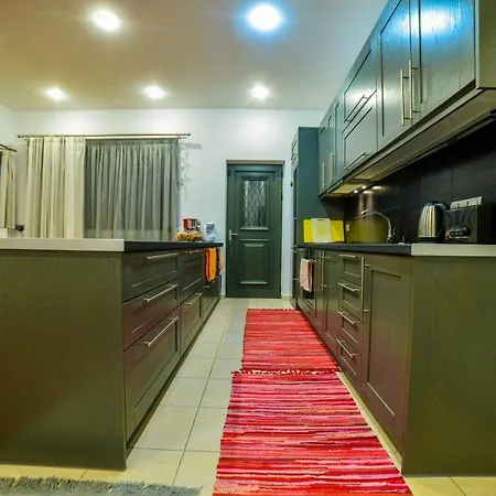 Giorgos's Luxury Apartment. 別荘 Leonídion