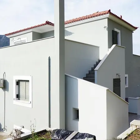 Giorgos's Luxury Apartment. Leonídion