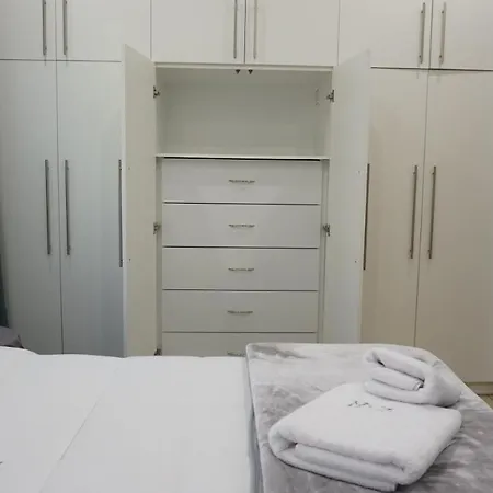 Giorgos's Luxury Apartment. Leonídion