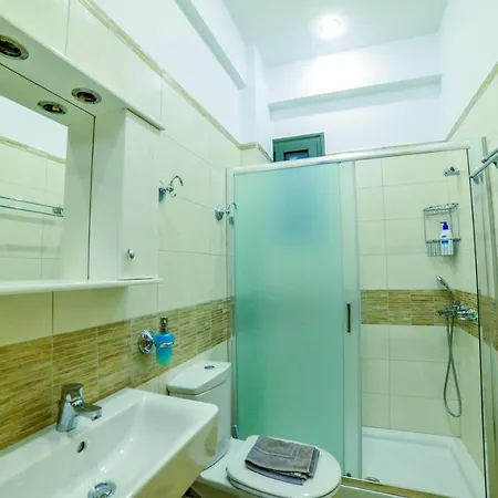 Giorgos's Luxury Apartment. Леонидион