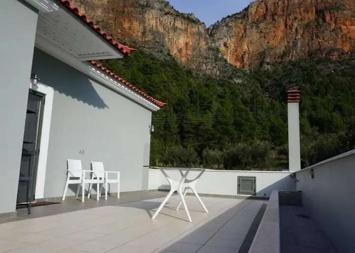 Tatil Evi Giorgos's Luxury Apartment. Leonídion