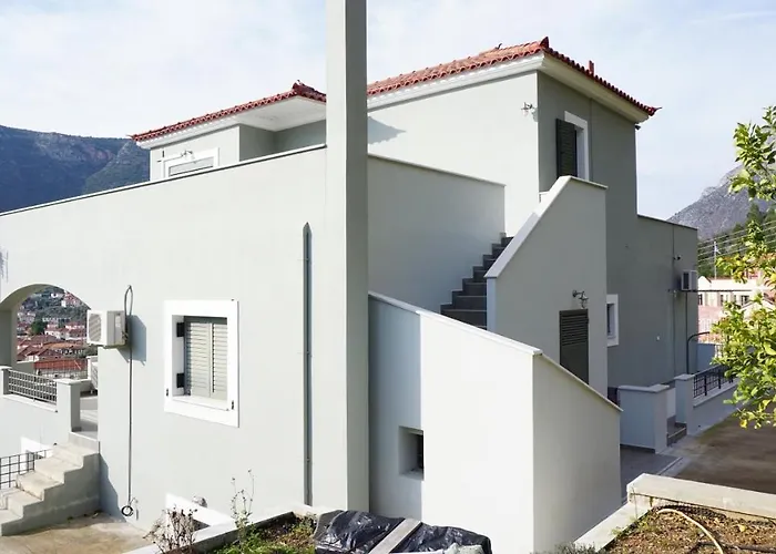 Giorgos's Luxury Apartment. Leonídion